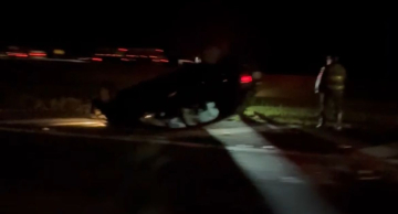 Carro capota na Rondon após bater em caminhão tanque Carro capota na Rondon após bater em caminhão tanque