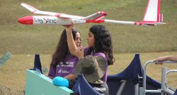 Aviação do futuro inspira alunos em campeonato de miniplanadores do Instituto Embraer