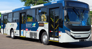 Caio entrega 87 ônibus novos para empresa de transportes em Belo Horizonte