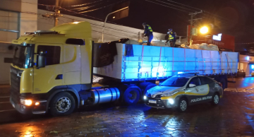 Polícia Rodoviária apreende na Castello Branco carreta roubada com 33 toneladas de açúcar Polícia Rodoviária apreende na Castello Branco carreta roubada com 33 toneladas de açúcar
