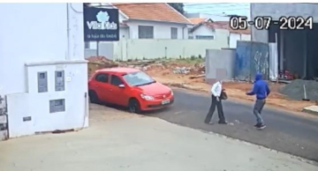 Homem é preso após roubo de celular e tentativa de assalto no centro de Botucatu Homem é preso após roubo de celular e tentativa de assalto no centro de Botucatu