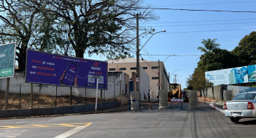 Rua na área central de Botucatu é interditada para obras de galeria