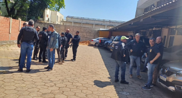 Operação policial cumpre mandados contra o tráfico de drogas em conjunto habitacional de Botucatu Operação policial cumpre mandados contra o tráfico de drogas em conjunto habitacional de Botucatu