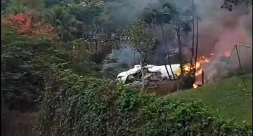 Avião de passageiros cai em Vinhedo; não há sobreviventes