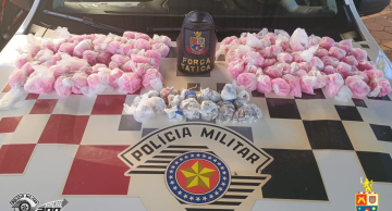 <strong>Força Tática da PM prende homem com 2,6 mil porções de drogas em Botucatu</strong> <strong>Força Tática da PM prende homem com 2,6 mil porções de drogas em Botucatu</strong>