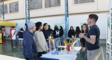 Feira de Profissões do IB da Unesp de Botucatu reúne cerca de 300 estudantes