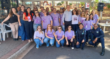 Distribuição de panfletos marca o início do Agosto Lilás em Botucatu