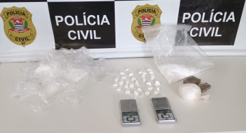 DISE desmonta ‘ponto comercial de droga’ na Vila dos Lavradores em Botucatu DISE desmonta ‘ponto comercial de droga’ na Vila dos Lavradores em Botucatu