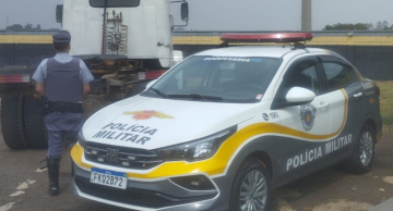 Polícia Rodoviária prende irmãos procurados pela justiça em Botucatu Polícia Rodoviária prende irmãos procurados pela justiça em Botucatu