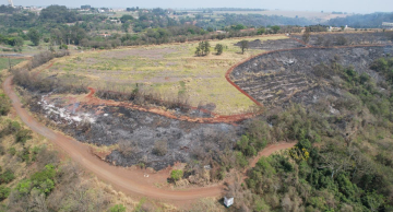 Incêndio atinge grande área de mata na Fazenda Edgardia em Botucatu