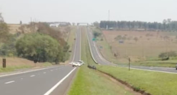 Uma pessoa morre e outras três ficam feridas em capotamento na Rodovia Marechal Rondon Uma pessoa morre e outras três ficam feridas em capotamento na Rodovia Marechal Rondon