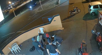 Motociclista é baleado em via pública em Botucatu Motociclista é baleado em via pública em Botucatu