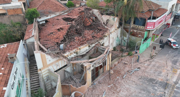 Prédio do antigo Floriano desaba na região central de Botucatu Prédio do antigo Floriano desaba na região central de Botucatu