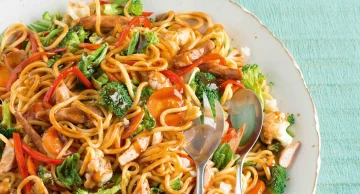 Botuccam realiza venda de Yakisoba neste sábado, 14, para arrecadar recursos