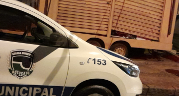 Casal de dependendes químicos é preso tentando furtar trailer no centro de Botucatu