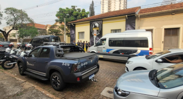 PM e Detran realizam operação para fiscalizar transporte escolar em Botucatu