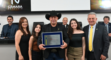 Locutor Pedrinho Gobbo recebe Título de Cidadão Botucatuense