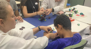 IBB da Unesp de Botucatu ensina anatomia a alunos com deficiência visual