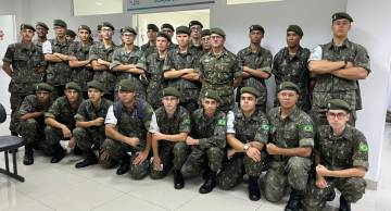 Atiradores do Tiro de Guerra de Botucatu realizam doação de sangue no Hemocentro