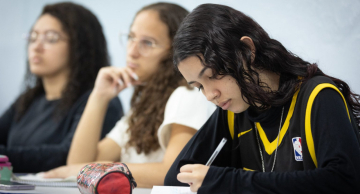 Educação estadual de SP aumenta tempo de aula e inclui mais português e matemática na grade