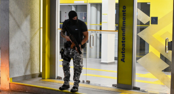 Força Tática faz treinamento de atuação em roubo a banco na área central de Botucatu