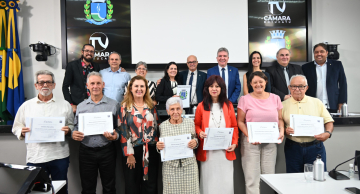 Voluntários de Botucatu são homenageados na Câmara