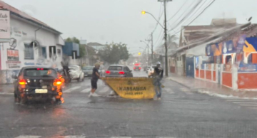 Forte chuva atinge Botucatu e assusta moradores