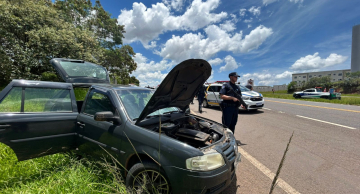 Em fuga, mulher tenta atropelar GCM e bate em três viaturas na Rondon em Botucatu