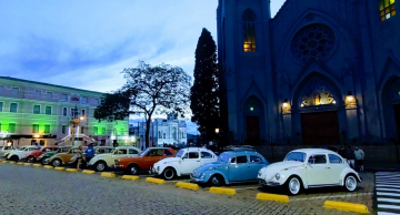Botucatu celebra o Dia Nacional do Fusca com desfile pelas ruas da cidade Botucatu celebra o Dia Nacional do Fusca com desfile pelas ruas da cidade