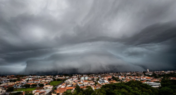 Pode chover forte na próxima segunda-feira (24), alerta previsão