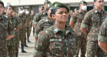 Começa o alistamento de mulheres no serviço militar brasileiro