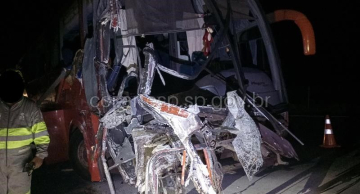 48 pessoas ficam feridas em acidente com ônibus e caminhão na Castello Branco em Itatinga 48 pessoas ficam feridas em acidente com ônibus e caminhão na Castello Branco em Itatinga