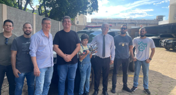 Uma tarde feliz: garoto autista conhece a Polícia Civil em Botucatu