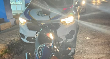 Motociclista bêbado, sem CNH e na contramão causa acidente em Botucatu