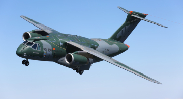 Embraer assina contrato com FAB para ampliar suporte à frota de KC-390 Millennium