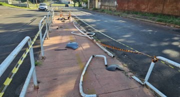 Grades de ciclovia são destruídas em Botucatu