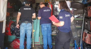 Operação da Polícia Civil e Detran fiscalizam desmanches de carros e peça em Botucatu