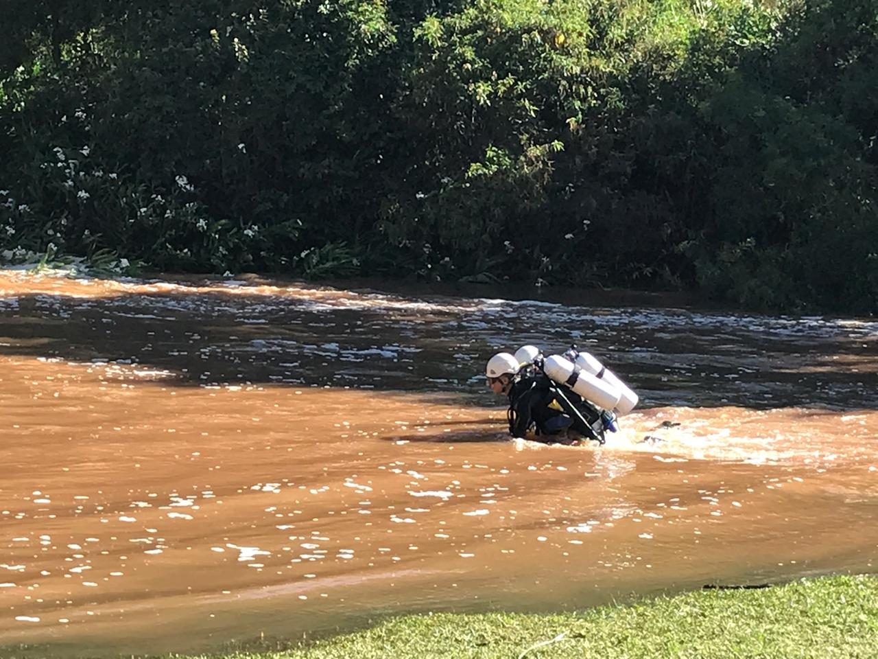 Homem morre afogado durante pescaria no 'véu de noiva' em botucatu | jornal acontece botucatu