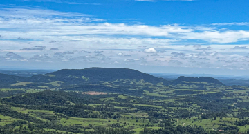 O Gigante Adormecido: Um Patrimônio Natural da Cuesta