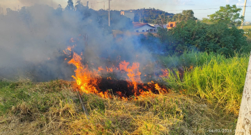 Moradores de Botucatu enfrentam dificuldades para acionar Bombeiros e PM Moradores de Botucatu enfrentam dificuldades para acionar Bombeiros e PM