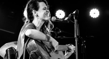 Cantora e compositora Jacque Falcheti se apresenta na Biblioteca do Lageado na quarta (19)