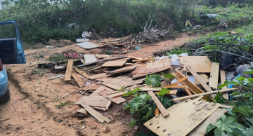 Homem é flagrado descartando guarda-roupa em via pública de Botucatu
