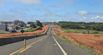 Motoristas reclamam de sinalização em obra de duplicação na rodovia Gastão Dal Farra em Botucatu