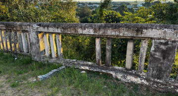 Morro de Rubião Júnior sofre com estado de abandono e recebe críticas de moradores e turistas