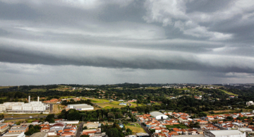 ‘Nuvem prateleira’: saiba o que é o fenômeno registrado na manhã desta quarta-feira (28) em Botucatu