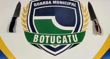 Homem é preso após tentar matar a namorada a facadas em praça de Botucatu, diz boletim Homem é preso após tentar matar a namorada a facadas em praça de Botucatu, diz boletim