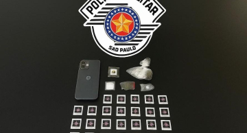 Homem é preso por tráfico de drogas na Leonardo Villas Bôas em Botucatu Homem é preso por tráfico de drogas na Leonardo Villas Bôas em Botucatu