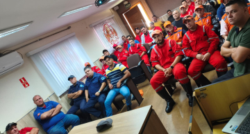 Bombeiros de Botucatu realizam treinamento regional para combate a incêndios florestais Bombeiros de Botucatu realizam treinamento regional para combate a incêndios florestais