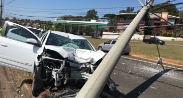 Colisões de veículos contra postes aumentam 50% em Botucatu no primeiro trimestre de 2025