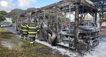 Fogo que destruiu ônibus na Unesp em Botucatu teria começado em uma das rodas Fogo que destruiu ônibus na Unesp em Botucatu teria começado em uma das rodas